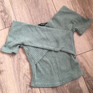 Off shoulder sweater Green